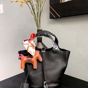Bucket bag